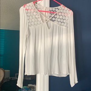 Long sleeve crisscross top